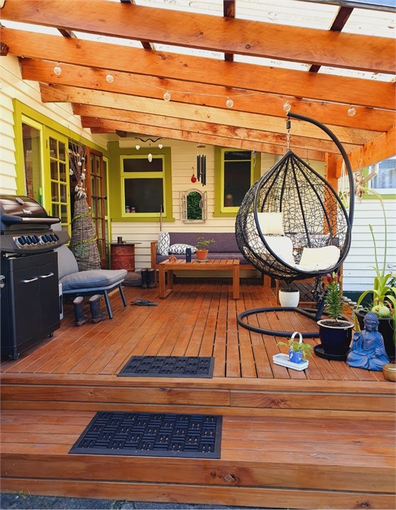 Relax on the deck with drinks