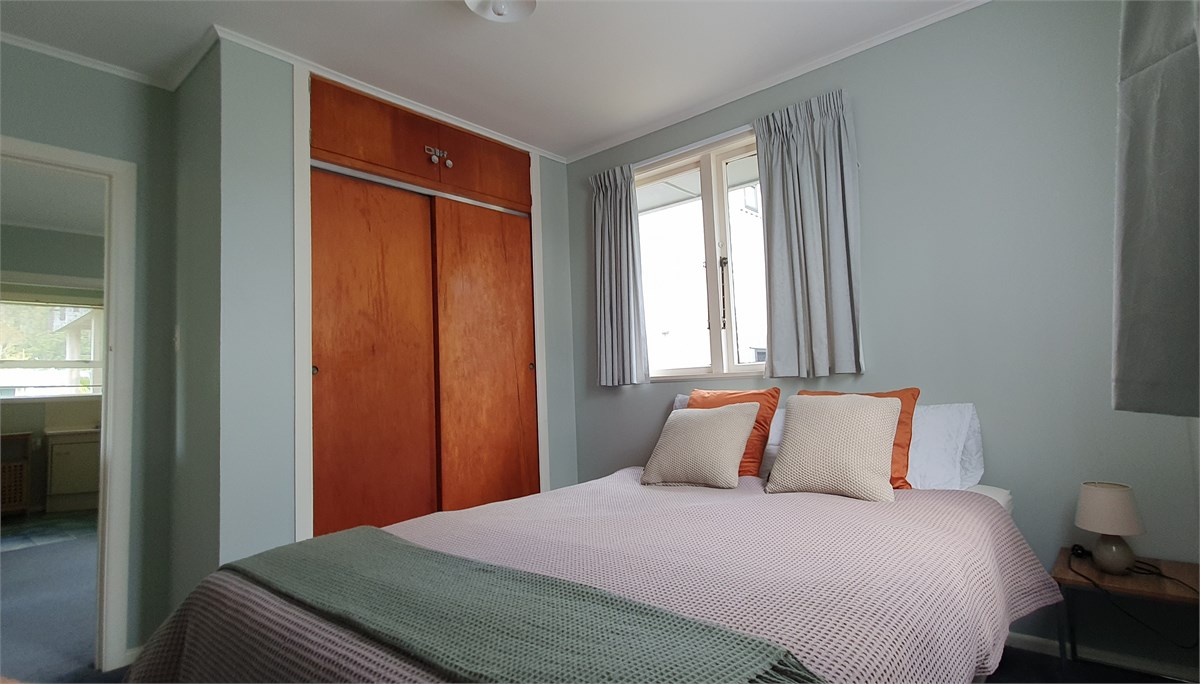 Bach Bedroom 1 (Queen)