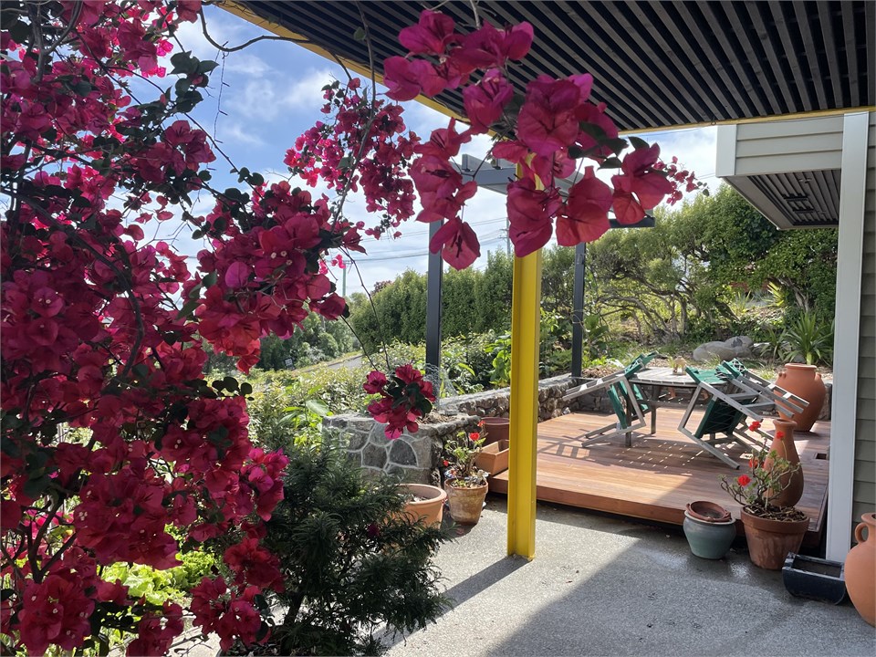 Front Entry Private Area