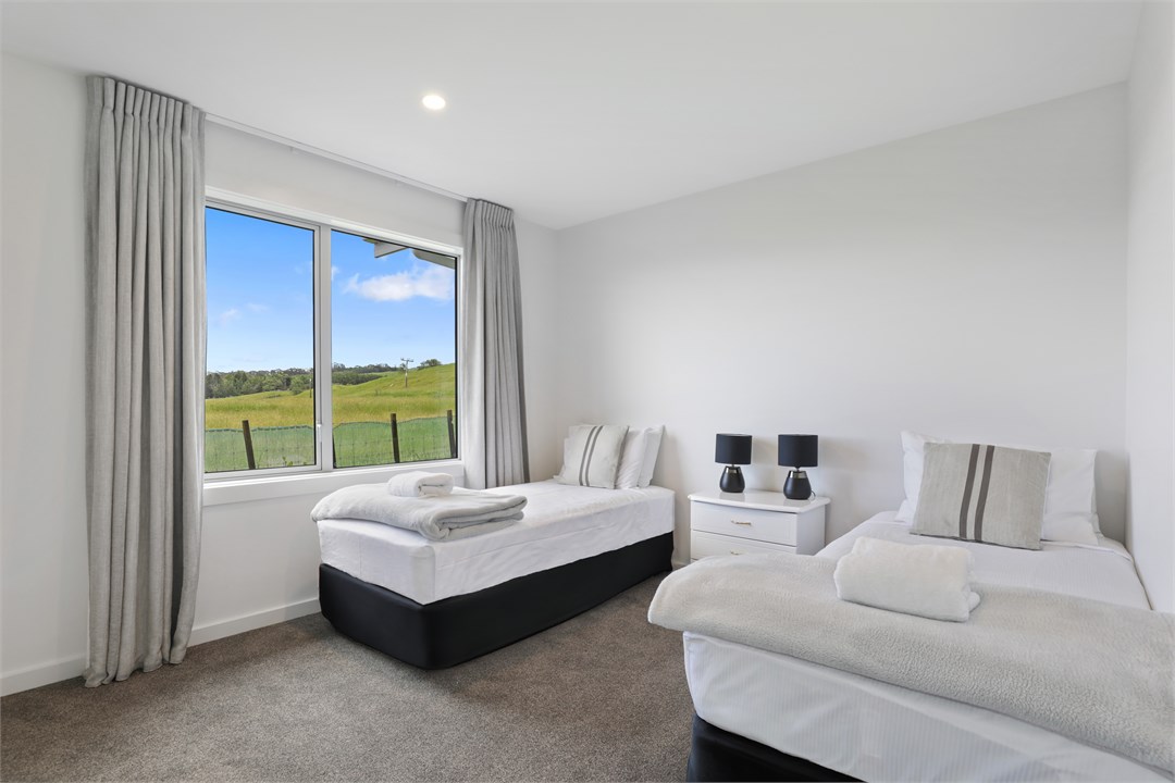 Bedroom 3: 2 x single beds