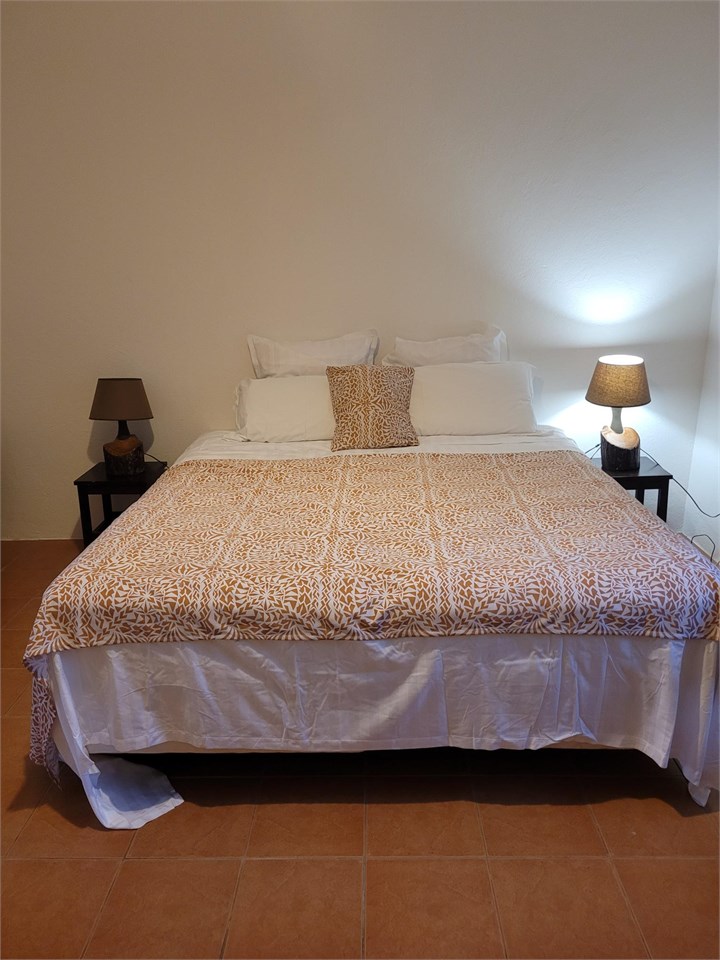 Bedroom 1 - queen and single