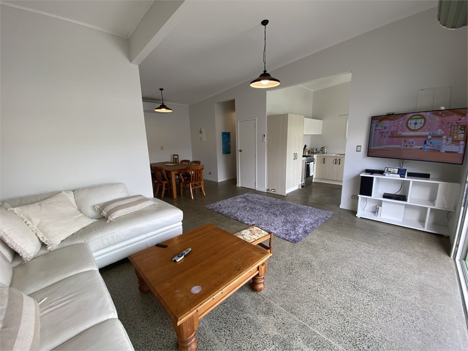 Spacious lounge/dining