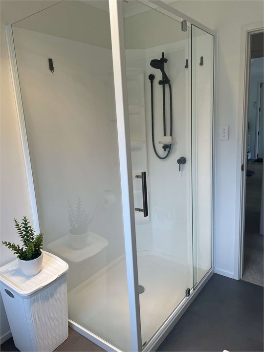 Main Shower - Good size and powerful