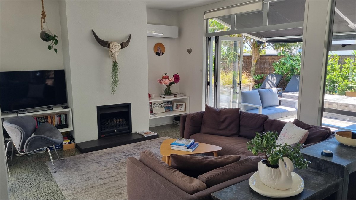 Cosy Lounge, Gas Fire, Comfy Couch, Tele, Recent M