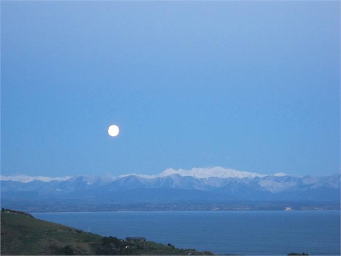Winter sunrise and moonset over Tasman Bay