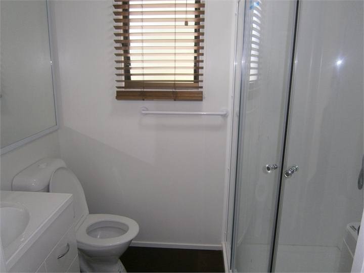 Villa Onu bathroom entry via single bed room