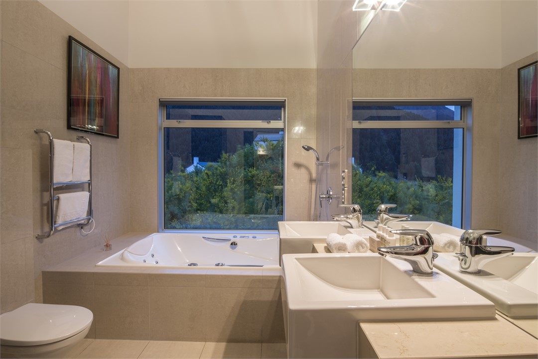 4.5 bathrooms provides privacy and convenience