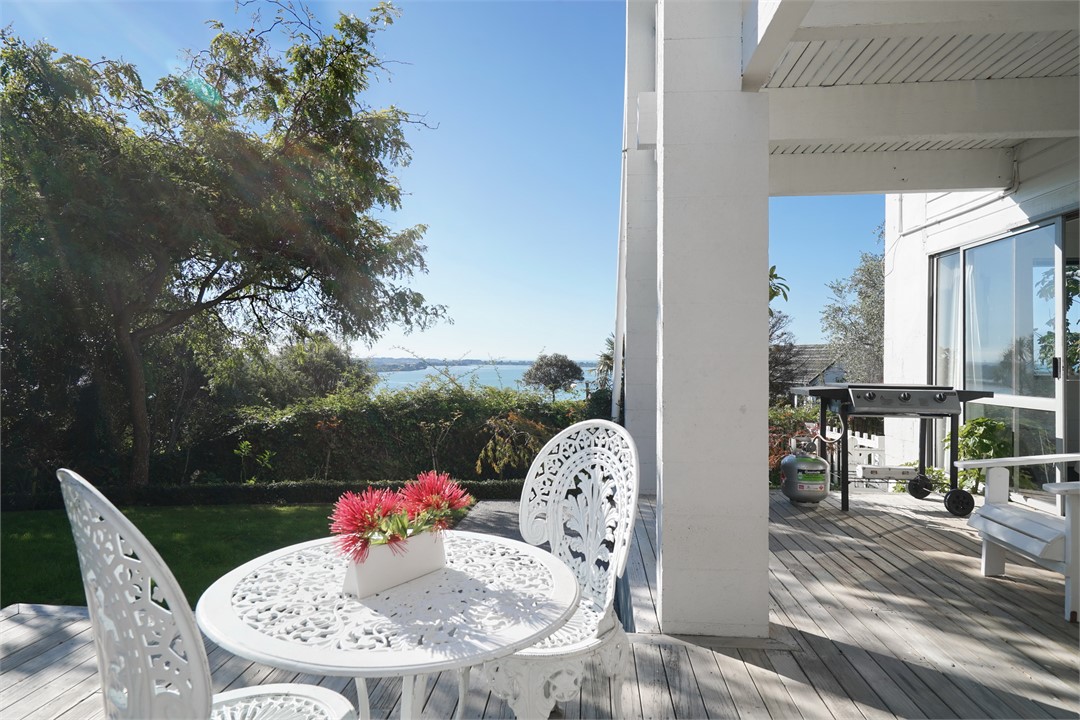 Mt Pleasant Retro living Mt Pleasant Apartment for rent Holiday Houses