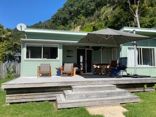 Front view large deck and cantilever umbrella