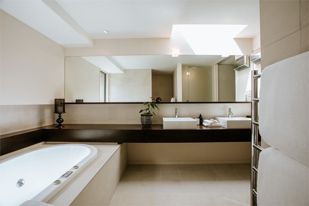 Release Wanaka - Lake Edge - 3 bedroom - 3 bathroo