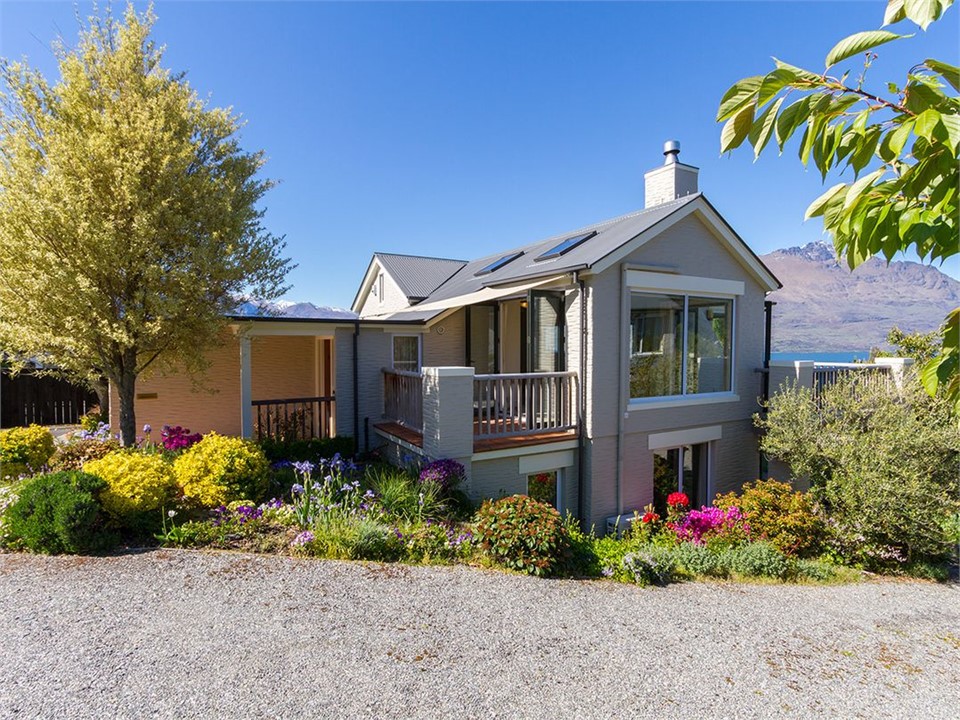 Queenstown Views (Bachcare) Queenstown Bach for rent Holiday Houses