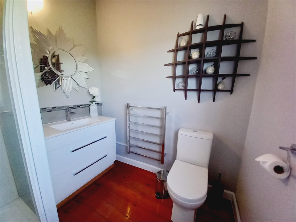 Stylish master bedroom en-suite