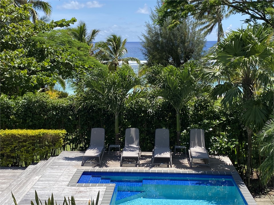 Onu Bay's Private Pool and Lagoon oh so close!