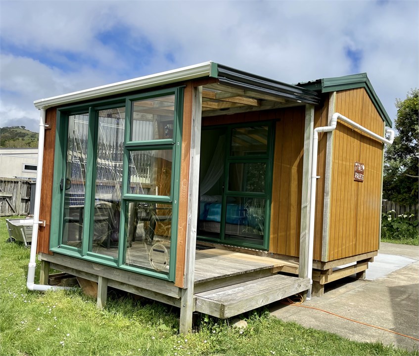 The Palace (sleepout) has a queen bed. Can only be