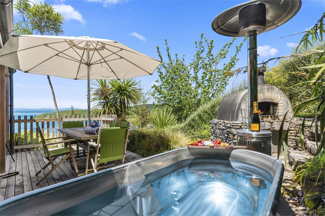 Outdoor bath overlooking the beautiful lake