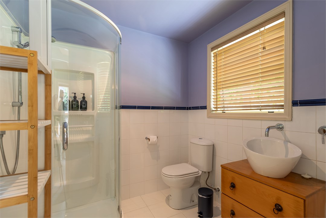 Bedroom 2 - Bathroom