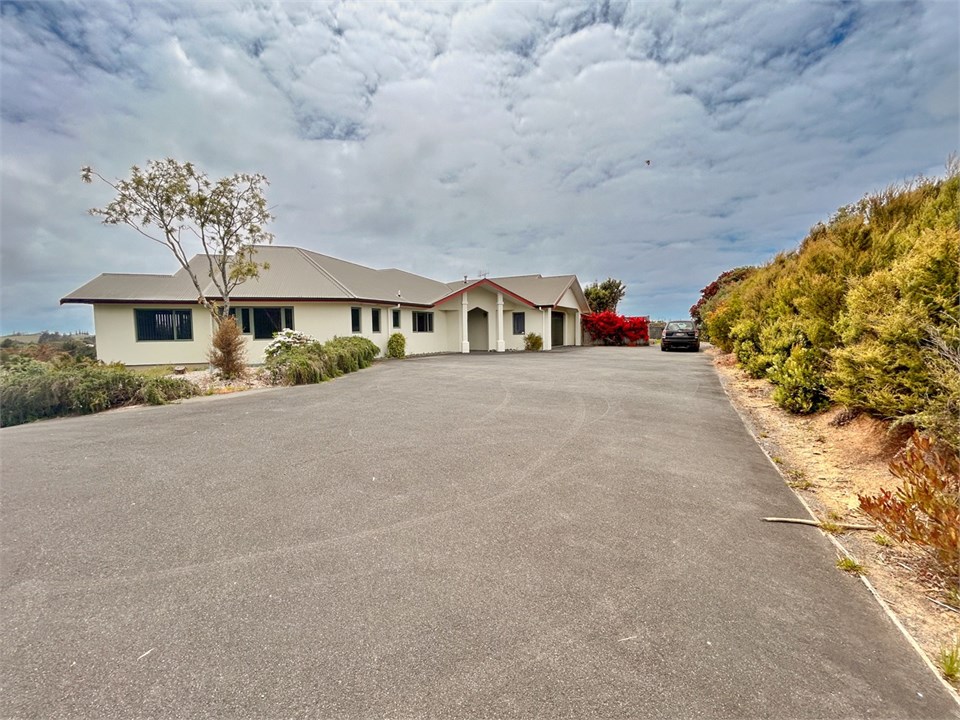 Ample parking for boats and large groups