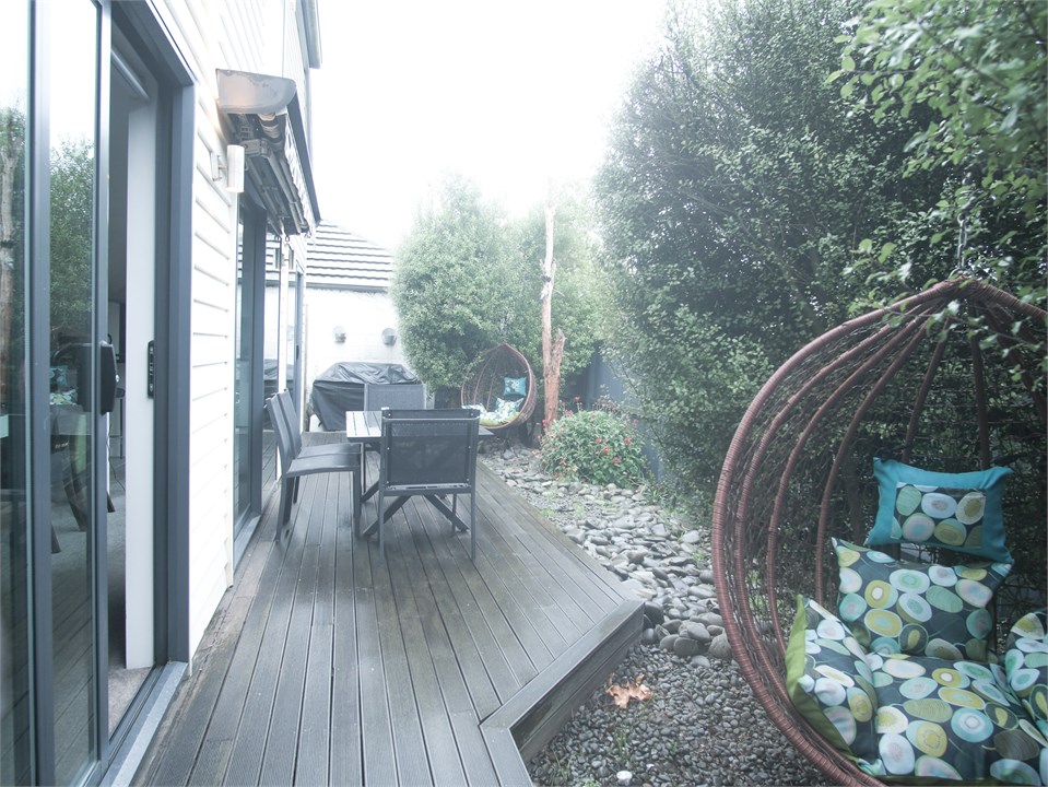 outdoor area- dine or relax