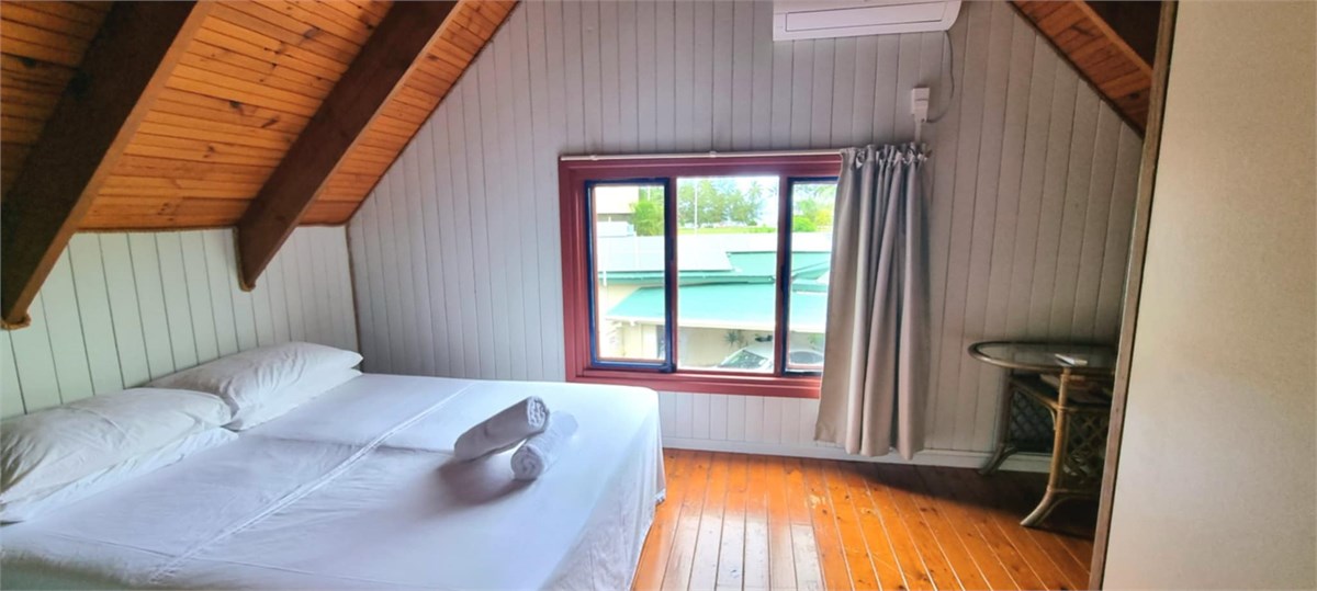 Master Bedroom 1 - Upstairs (w air-conditioning)