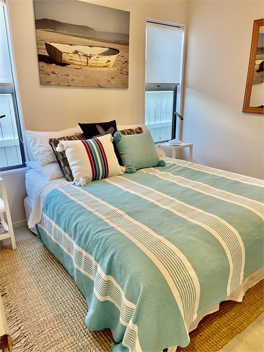 Downstairs queen or singles