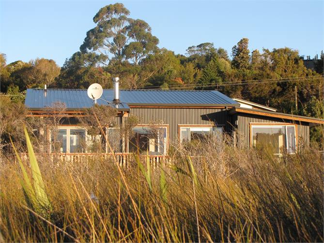 From the estuary towards bach