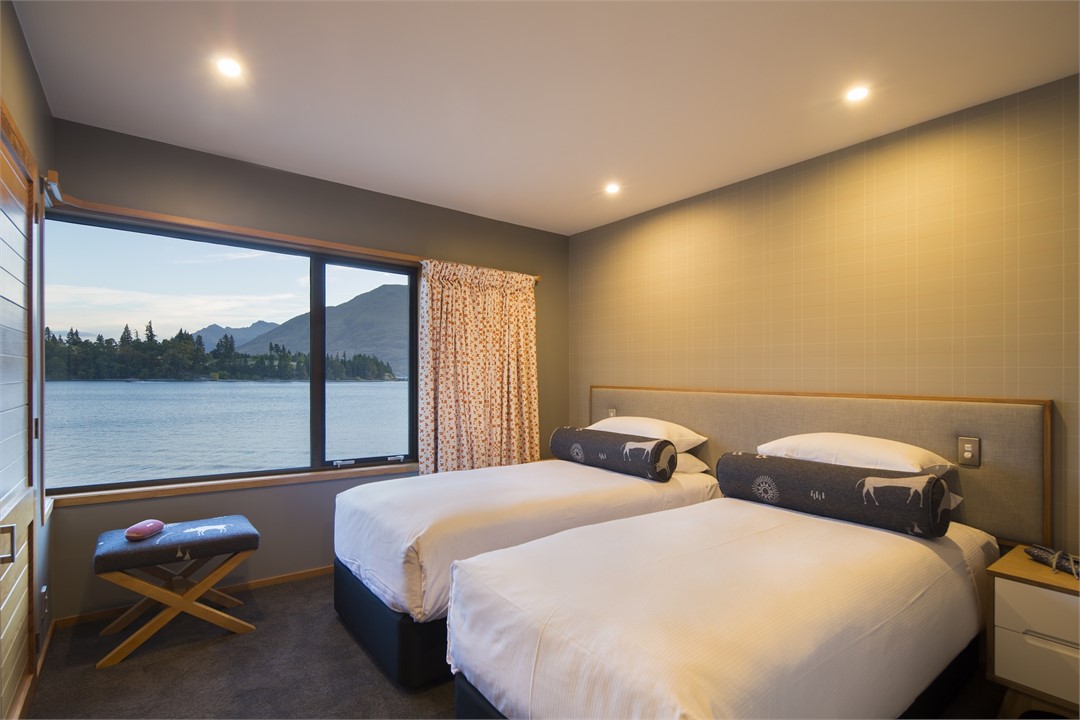 2 rooms can have twin beds or a king bed