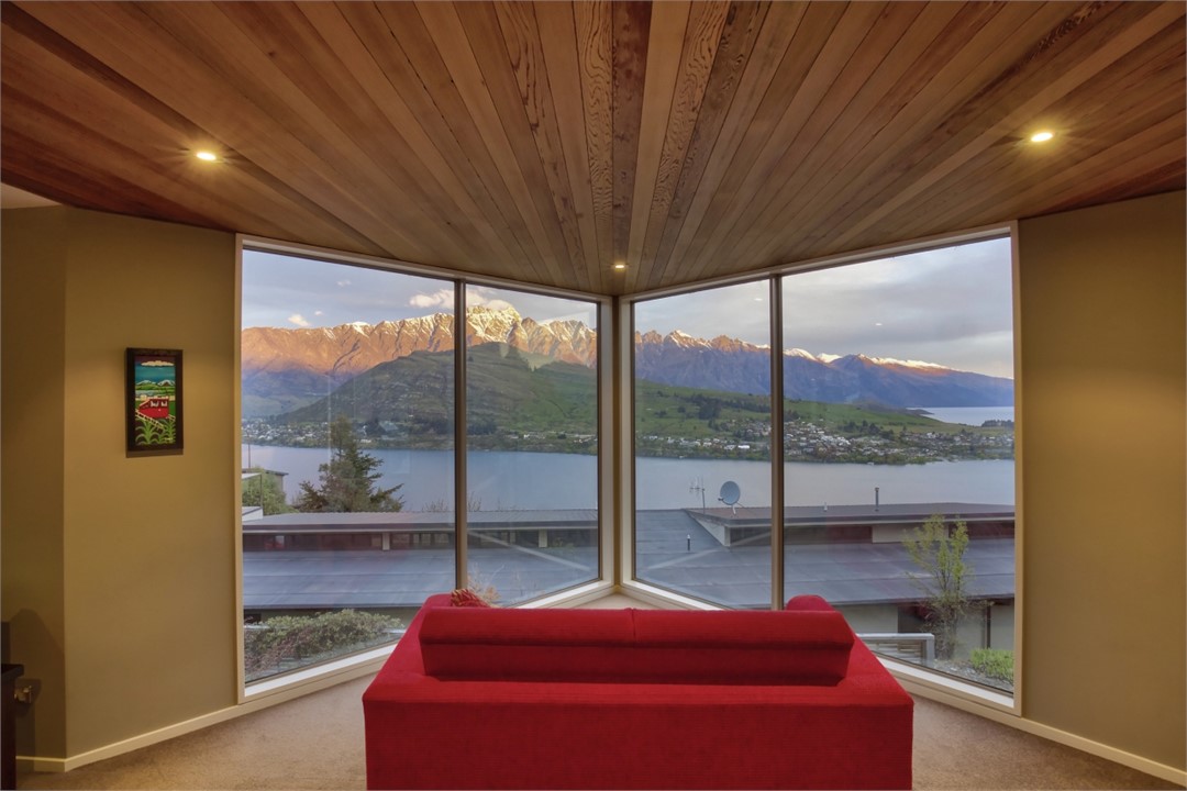 Second living area, great for a glass of wine