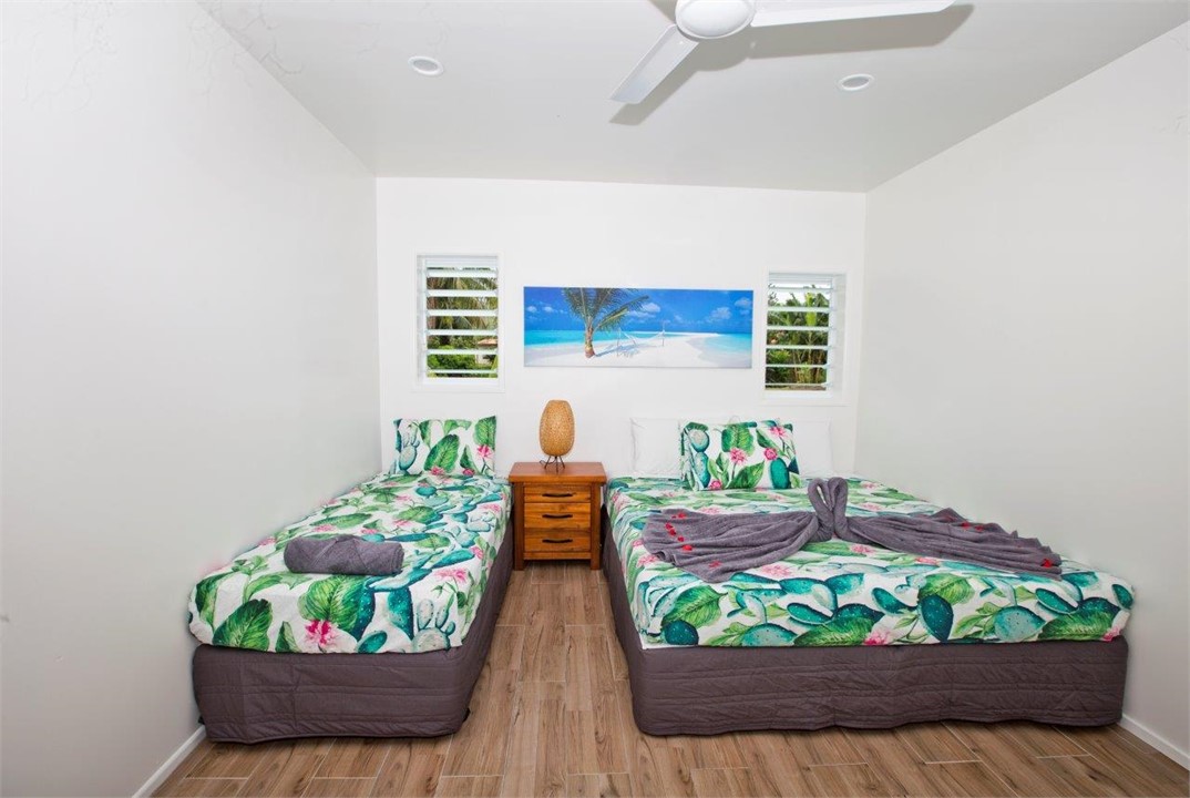 Bedroom 2 -Super king bed, 1x king single