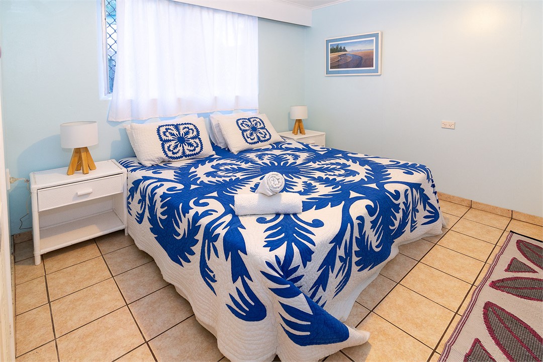 Bedroom 2 - 1 super king or bed splits to make 2 x