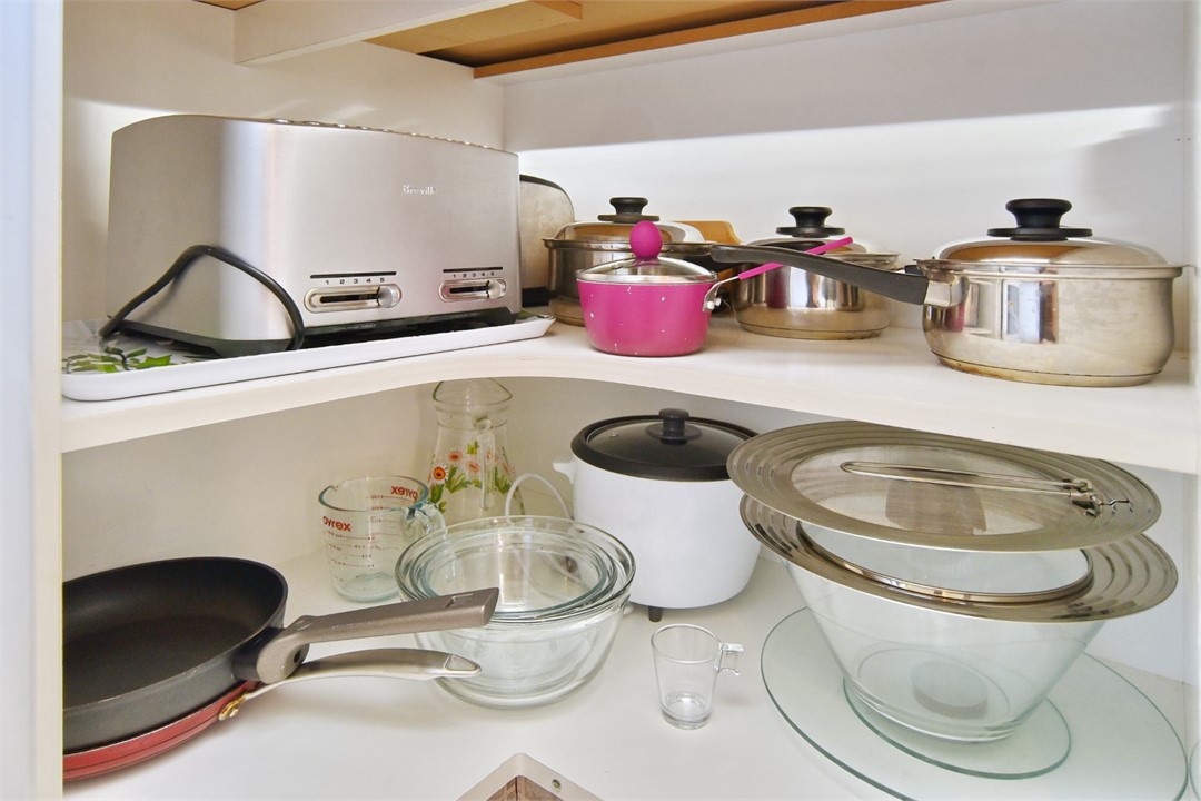 Toaster, Rice cooker, Pots and Pans