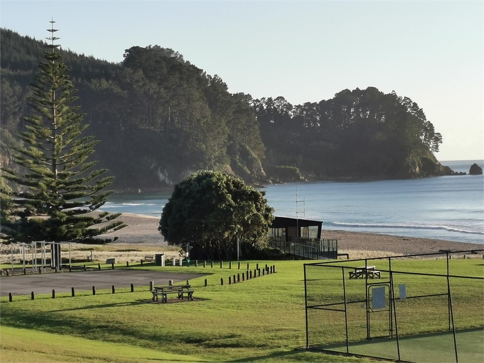 Tennis courts, surf club for in between the flag s