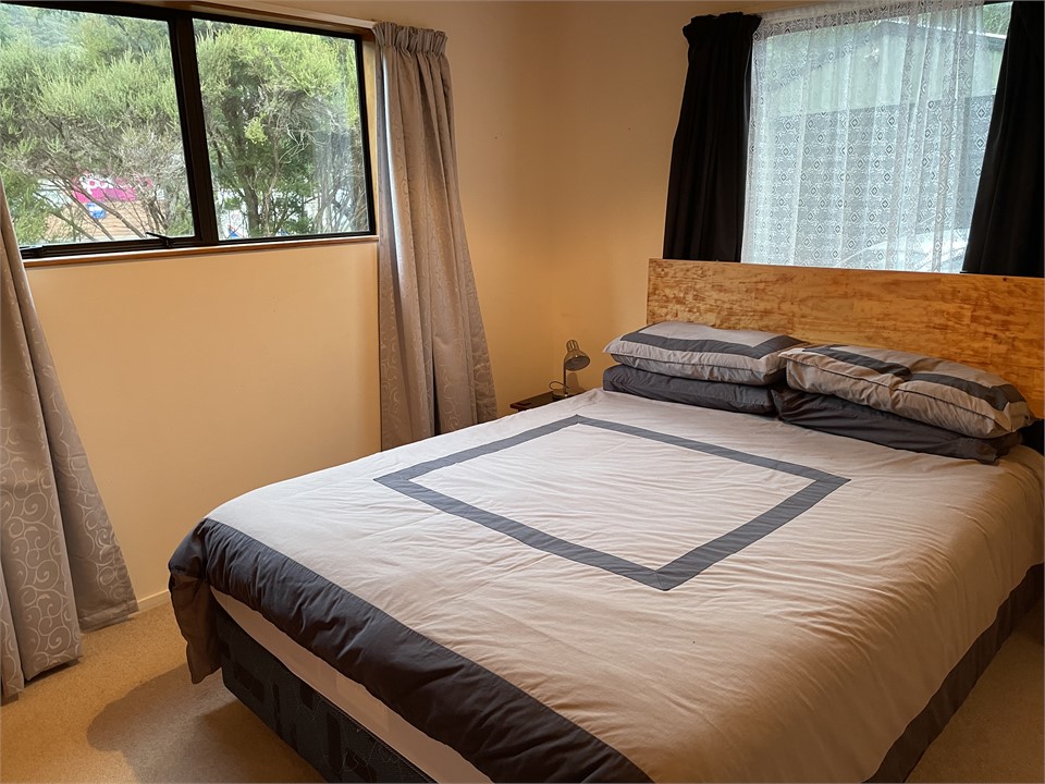 Queen bedroom with built in wardrobes.