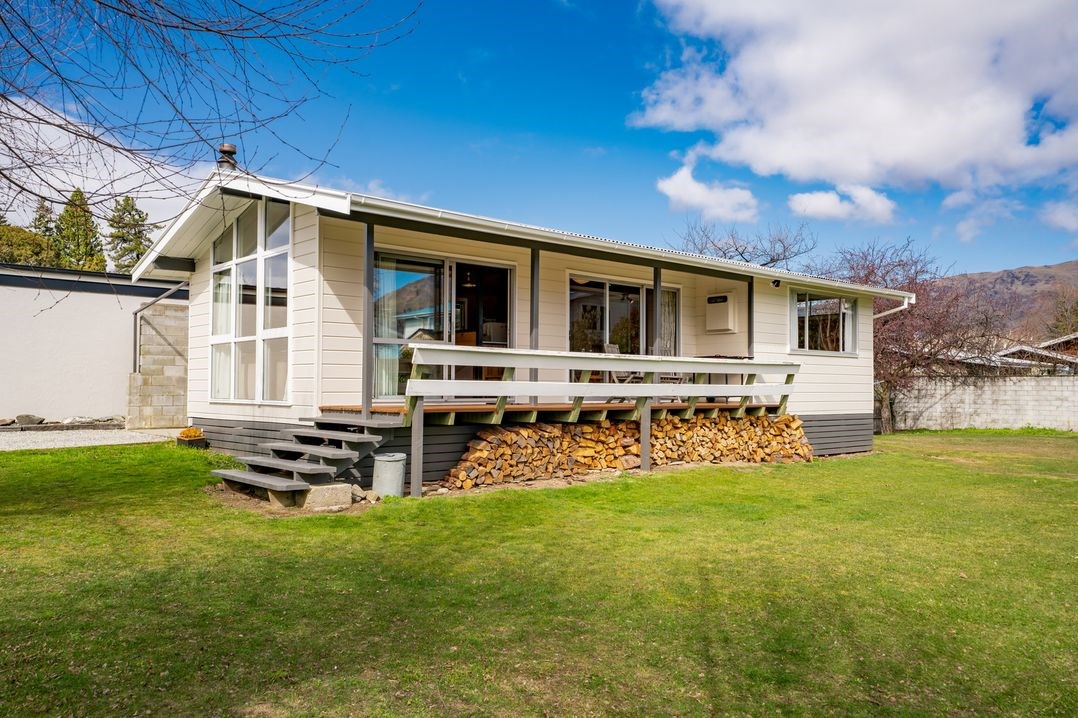 Oak Cottage (Bachcare) Wanaka Holiday Home for rent Holiday Houses