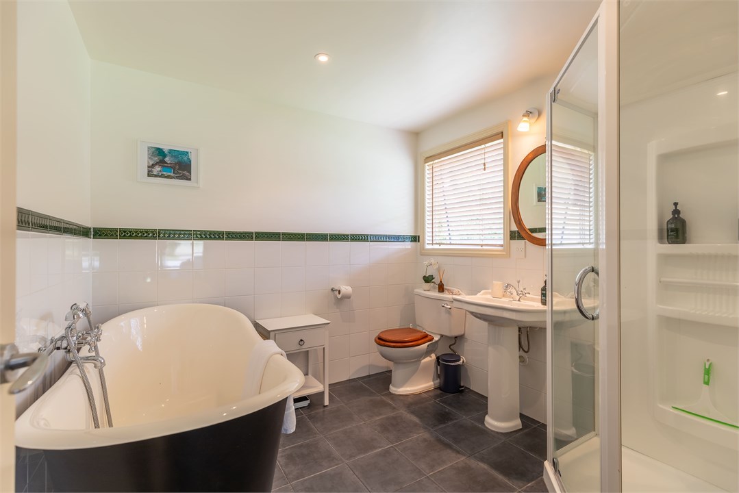 Bedroom 1 - Bathroom