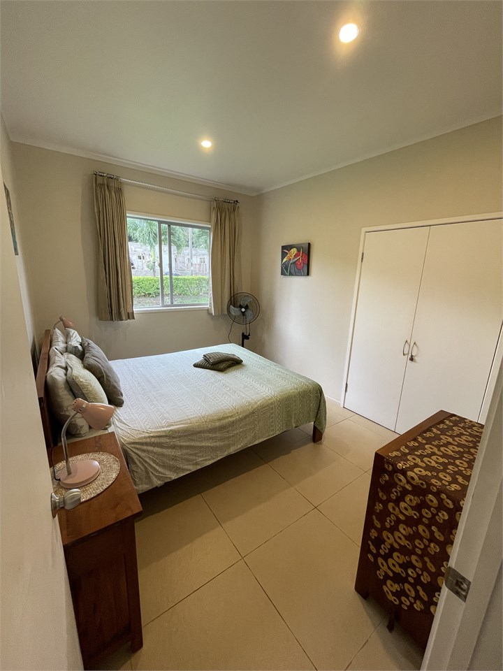 Second Bedroom (Queen Bed)