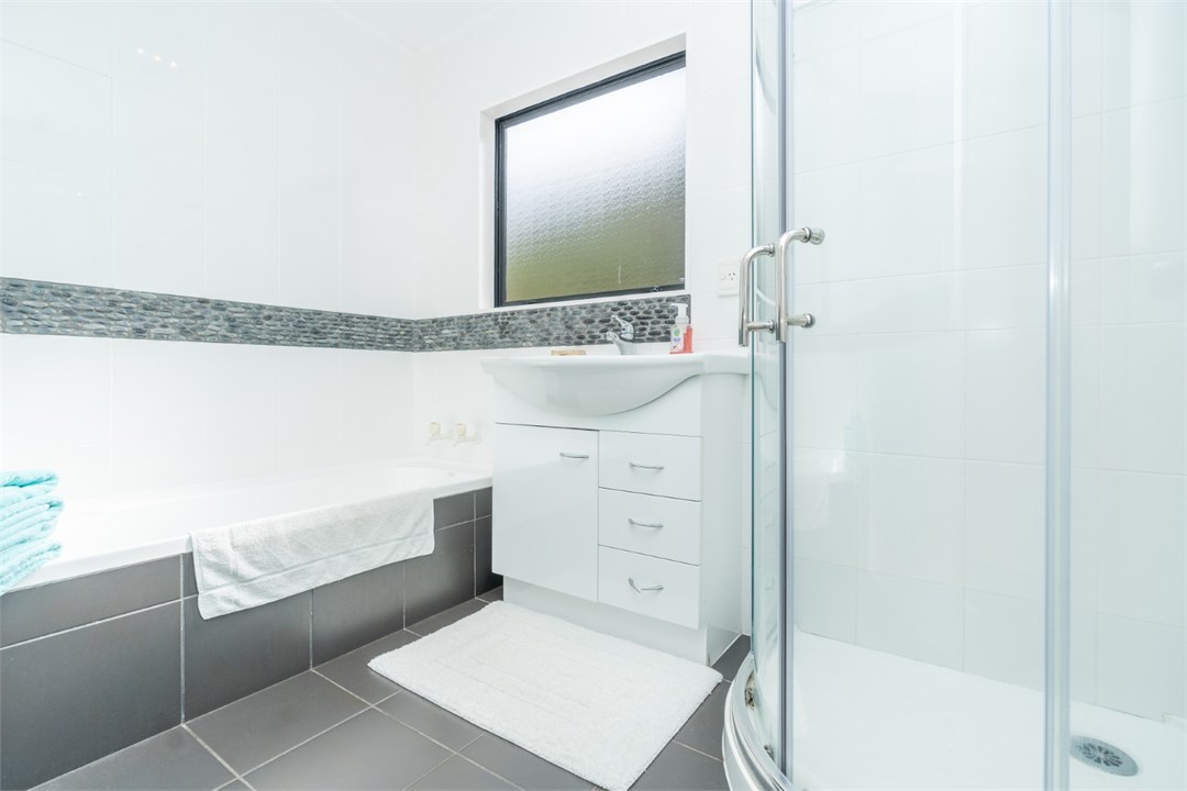 Fresh, tidy bathroom with walk-in shower