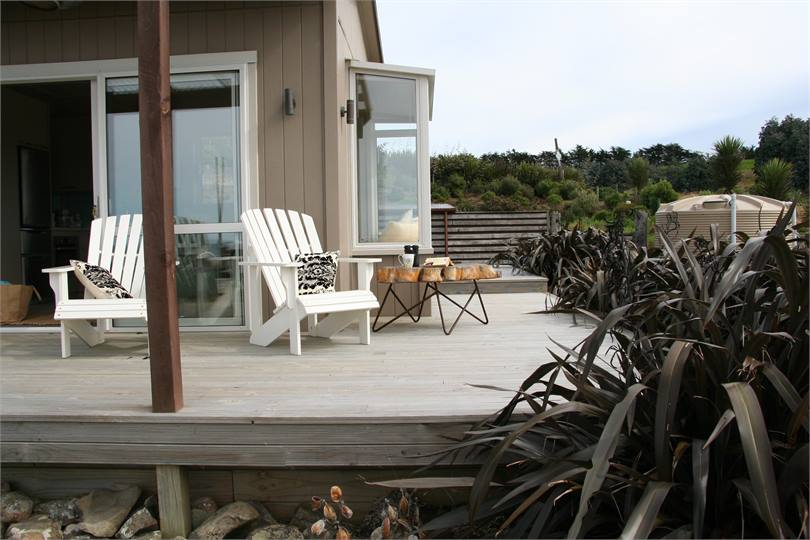 Front Deck Seating & Table