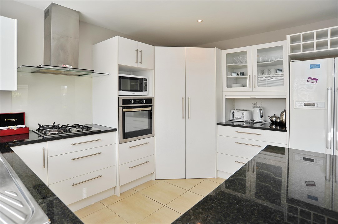 Regents B: Kitchen area is fully equipped