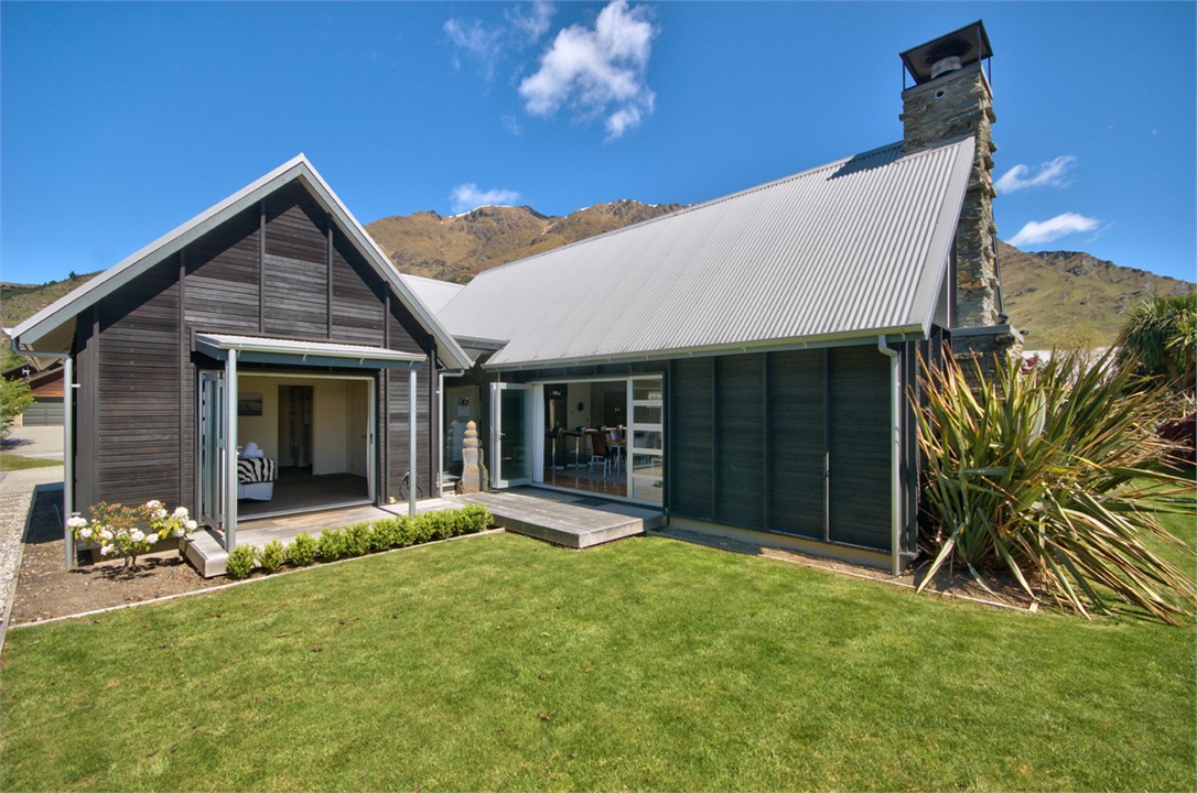 Rear view of Master bedroom & Lounge