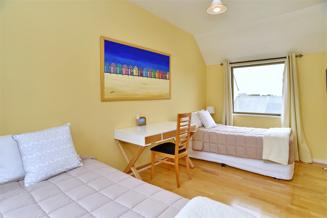 Bedroom 2 has 2 Single beds