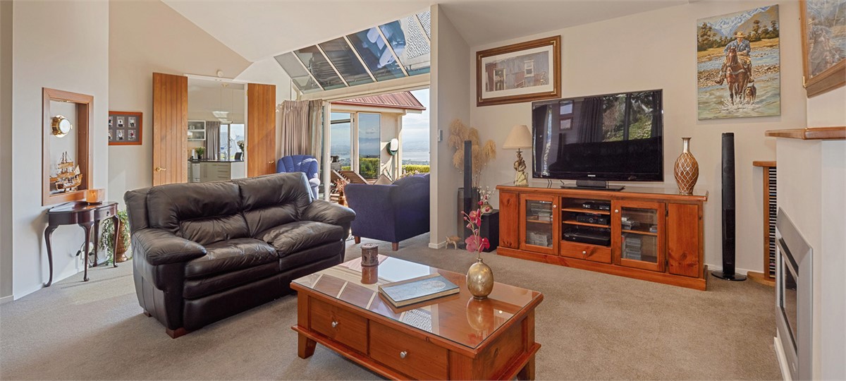 Lounge with SkyTV & Sky Sports