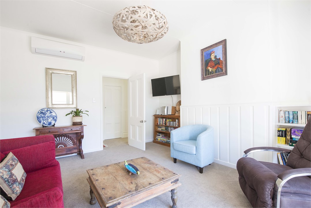 Spacious & relaxing lounge