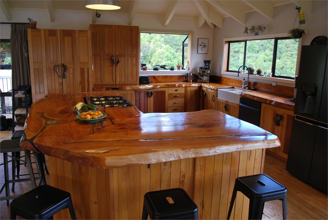 Kitchen breakfast area