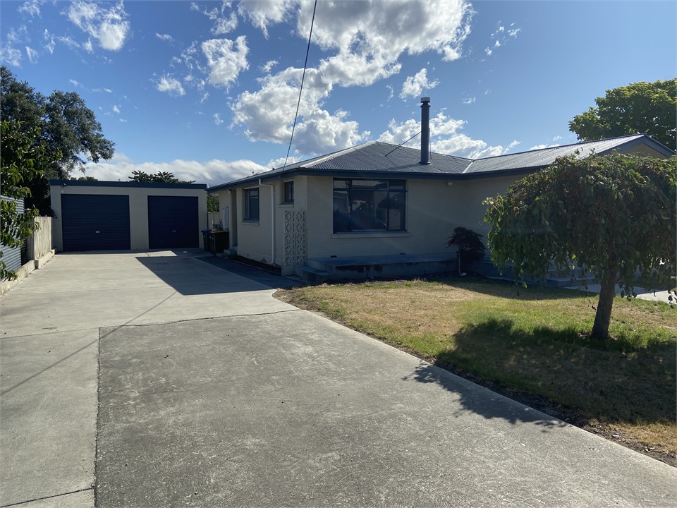 Escape to Alexandra and Experience Central Otago Alexandra Holiday Home for rent Holiday Houses