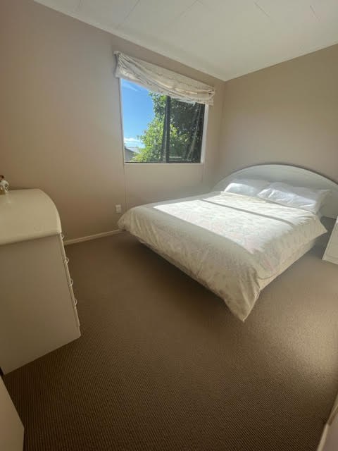 Second Bedroom, Queen bed