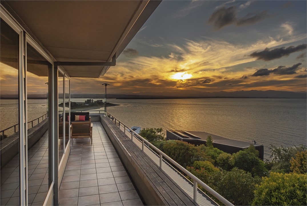 Sun sets in the West