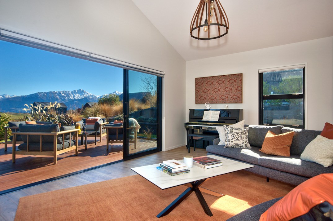 Lounge with view & piano