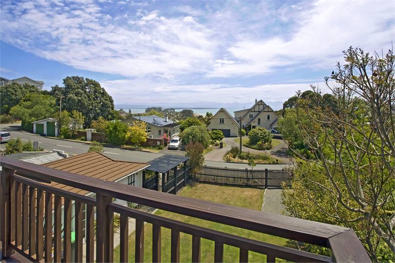 Views to the Beach & Bay!