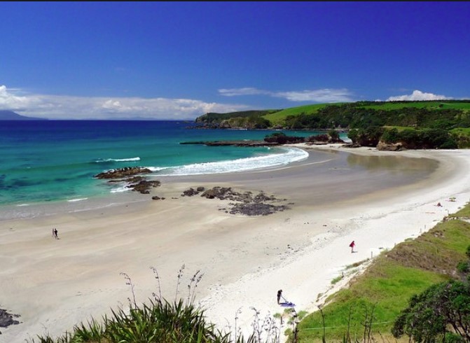 The divine Tauwarahnui peninsula, 25min drive