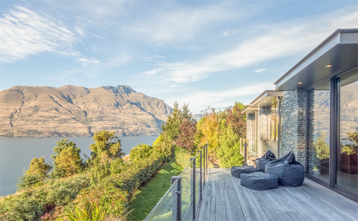 Side view of villa (upstairs level)